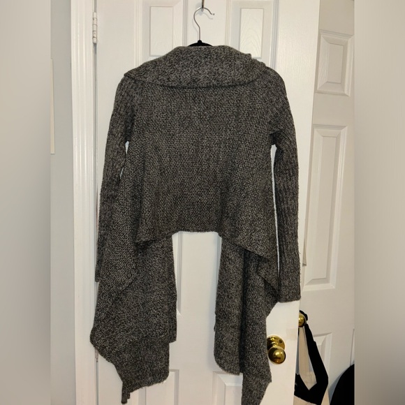 CHARLOTTE R. • Medium Grey Cozy Sweater - Picture 3 of 4